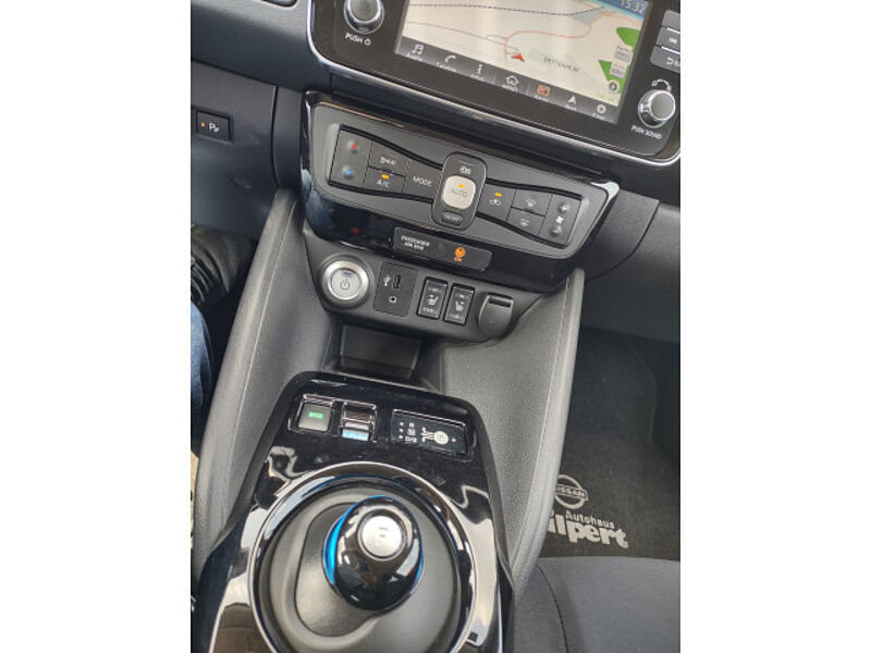 Nissan Leaf N-Connecta 40KW NAVI / Winter / Kamera