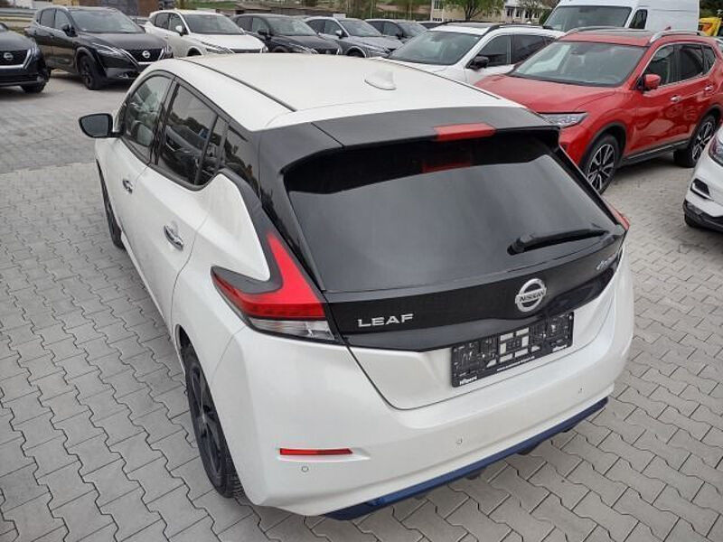 Nissan Leaf N-Connecta 40KW Winter / LED / NAVI / AVM