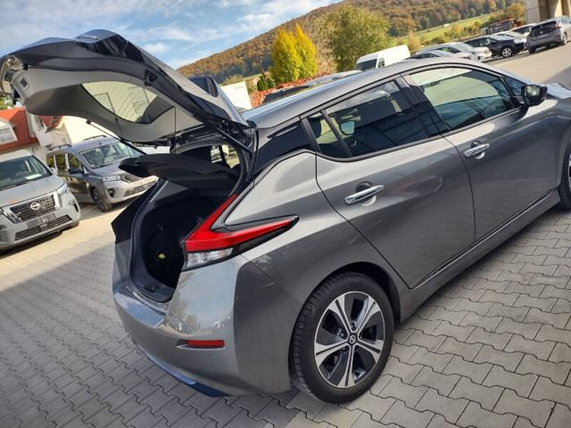 Nissan Leaf N-Connecta 40Kwh / Winterpaket / AVM / NAVI / 1.Hand