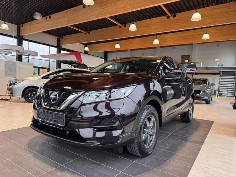 Nissan Qashqai Visia 1,2DIG-T PDC AHK DAB KLIMA