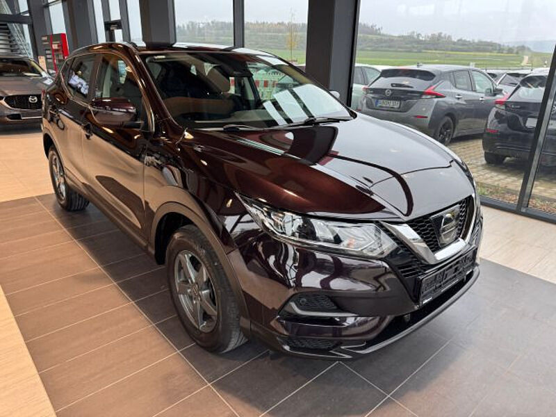 Nissan Qashqai Visia 1,2DIG-T PDC AHK DAB KLIMA