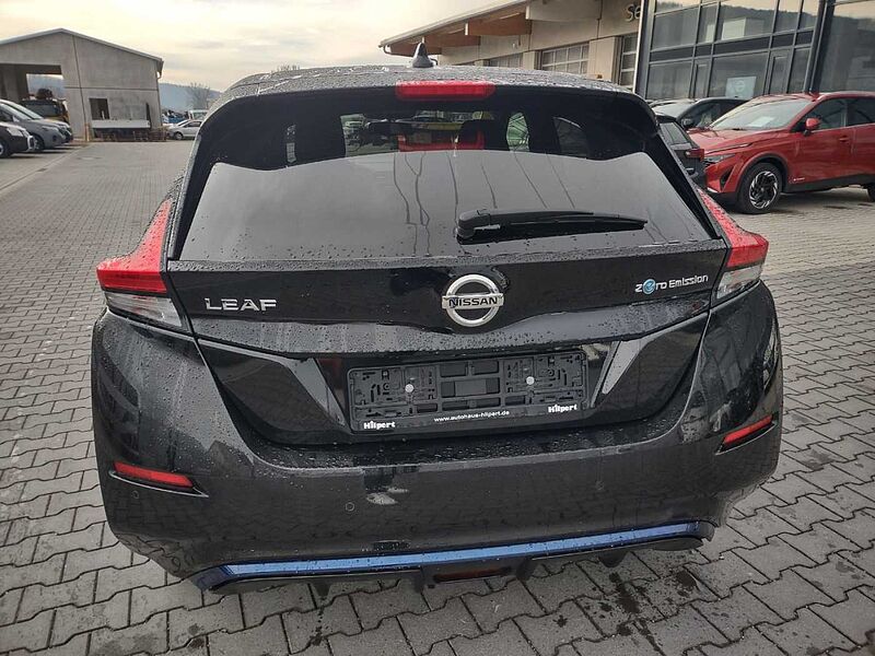 Nissan Leaf N-Connecta 40KW / NAVI / LED / Winter / AVM Kamera